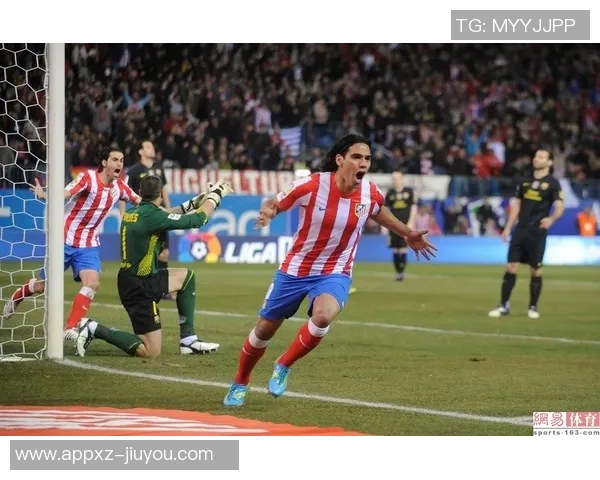 扎帕科斯塔远射险些破门迈尼昂飞身扑救化解危机 扎帕科斯塔远射险些破门迈尼昂飞身扑救化解危机